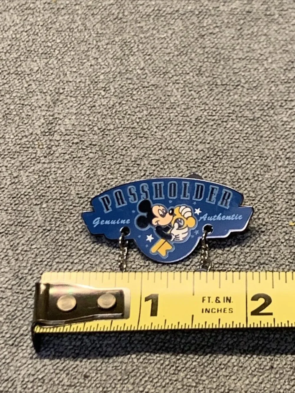 DISNEY WDW 2002 PASSHOLDER EXCLUSIVE MICKEY MOUSE DANGLE PIN KG